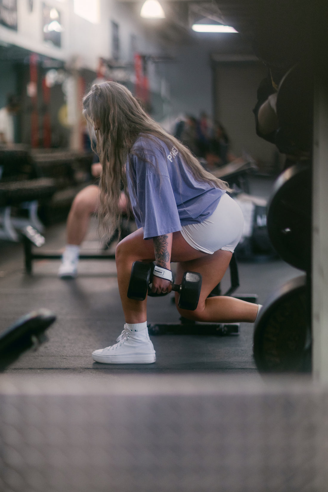 woman doing lunges with uppper lifting straps