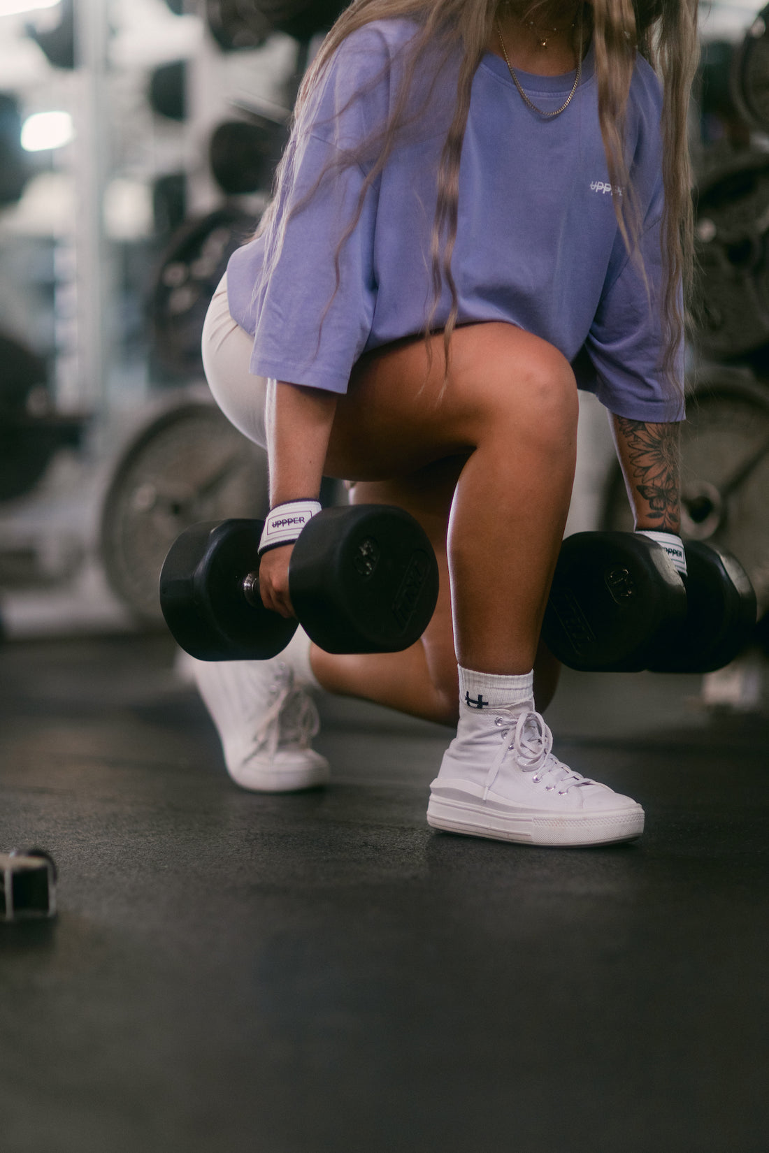 woman doing lunges with uppper lifting straps